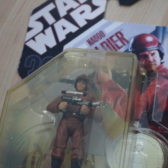 NEW STAR WARS 30TH ANNIVERSARY NABOO SOLDIER ACTION FIGURE #52 W SILVER COIN - Picture 4 of 9